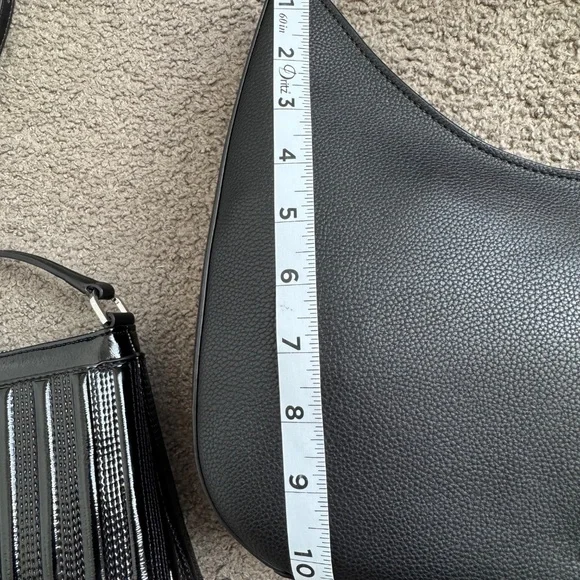 🖤 DKNY Black Hobo Shoulder Bag with Heart Pouch — New - Picture 8 of 8